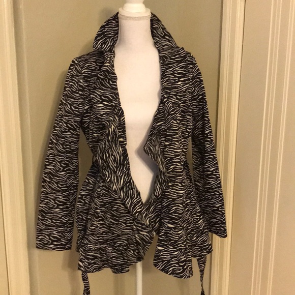 Zebra print size Medium trench coat. Nice!!!😊 - Picture 2 of 4